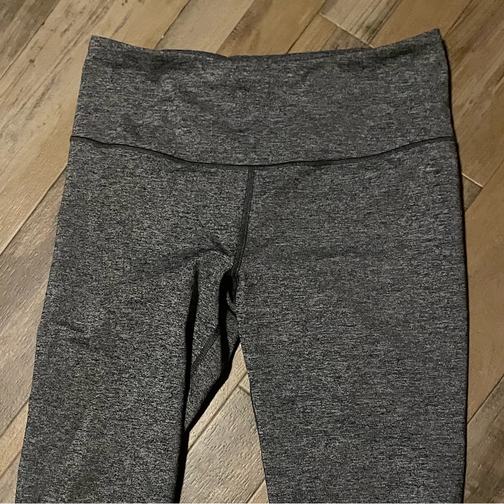 NWOT Victoria’s Secret VSX Sport Knockout Cropped Leggings